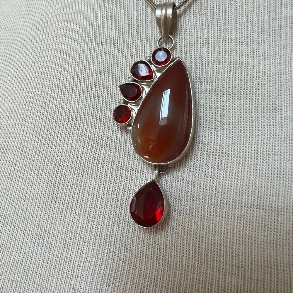 Silver plated/silver red stone pendant on a sterling silver chain - Picture 2 of 16